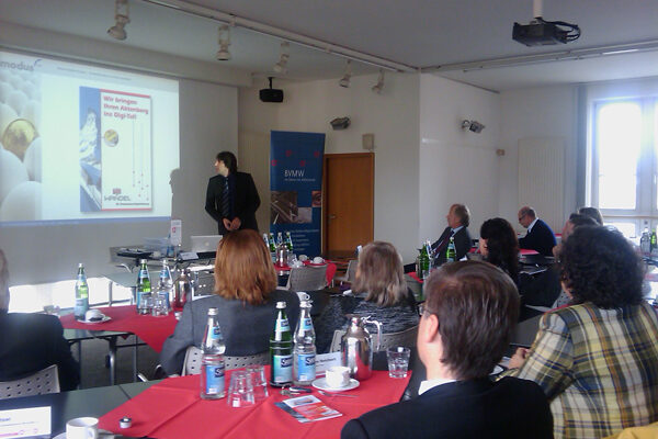 Ingo Vögele referiert über Kundengewinnung und Kundenbindung im Rahmen der Stuttgarter Montagsimpulse Bild 14