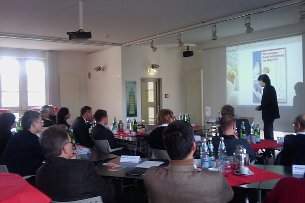 Ingo Vögele referiert über Kundengewinnung und Kundenbindung im Rahmen der Stuttgarter Montagsimpulse Bild 13