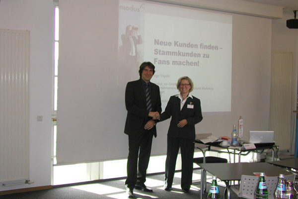 Ingo Vögele referiert über Kundengewinnung und Kundenbindung im Rahmen der Stuttgarter Montagsimpulse Bild 2