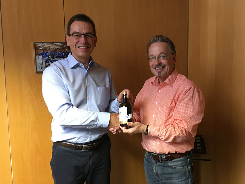 15 Jahre modus_vm Gewinn Übergabe an Thomas Schleehuber