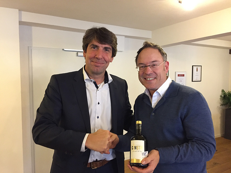 15 Jahre modus_vm Gewinn Übergabe an Markus Reeg